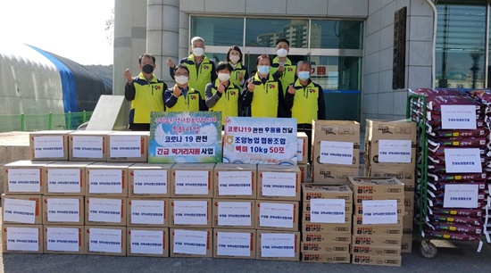 우정읍 긴급먹거리 지원 물품들.