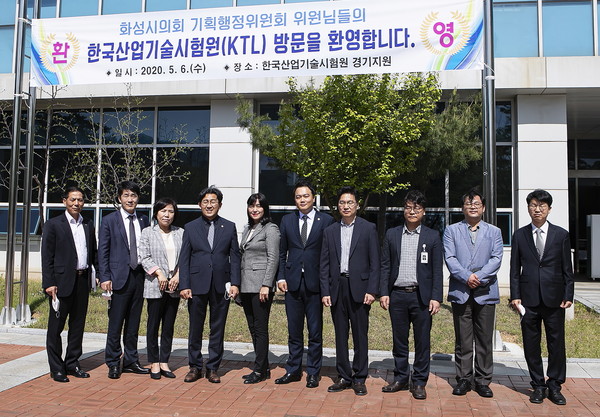 공동워크숍 기념촬영 모습.
