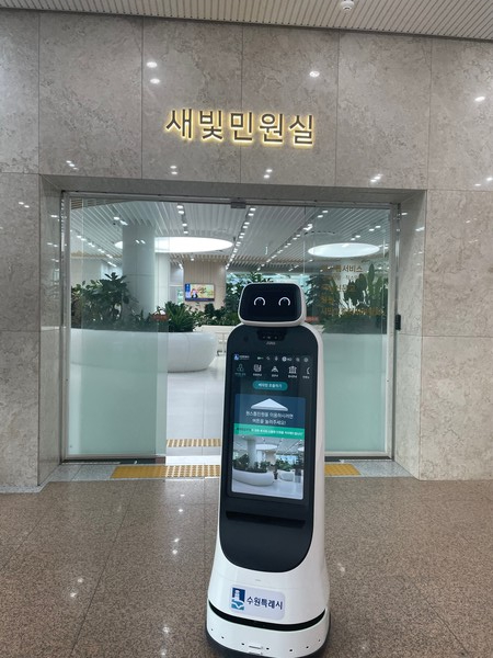일월이가 일월수목원 방문자센터에 배치된 모습.